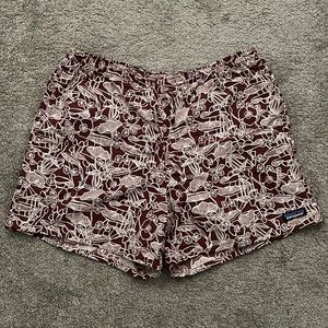 Patagonia 5” Baggies - Mushroom Forest Batik - Sequoia Red - Size L